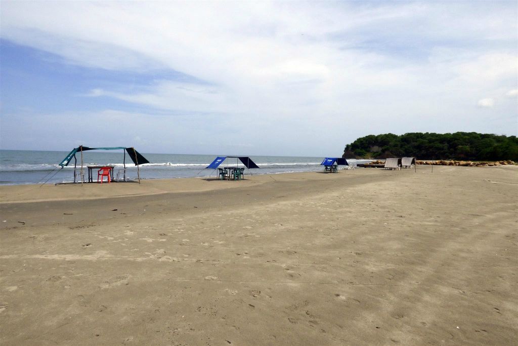 CARTAGENA - een strand in de wijk La Boquilla