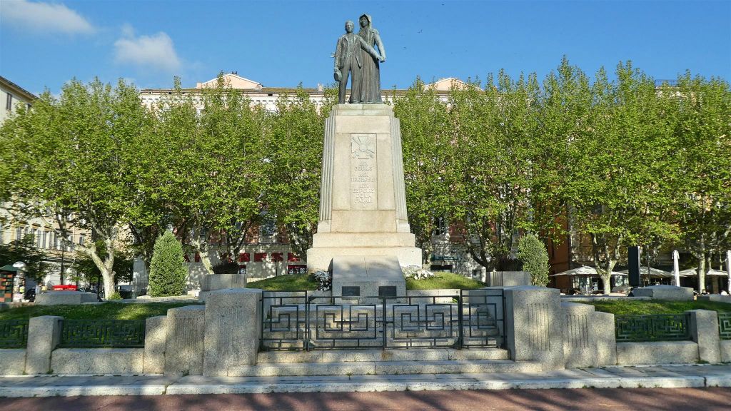 CORSICA - BASTIA - een monument voor de doden van de eerste wereldoorlog op Corsica