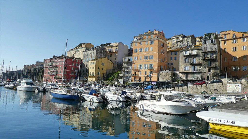 CORSICA - BASTIA - enkele gebouwen aan de kade Quai des Martyrs de la Liberation