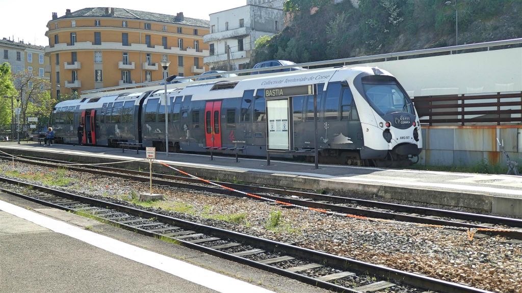 CORSICA - BASTIA - een trein op het treinstation