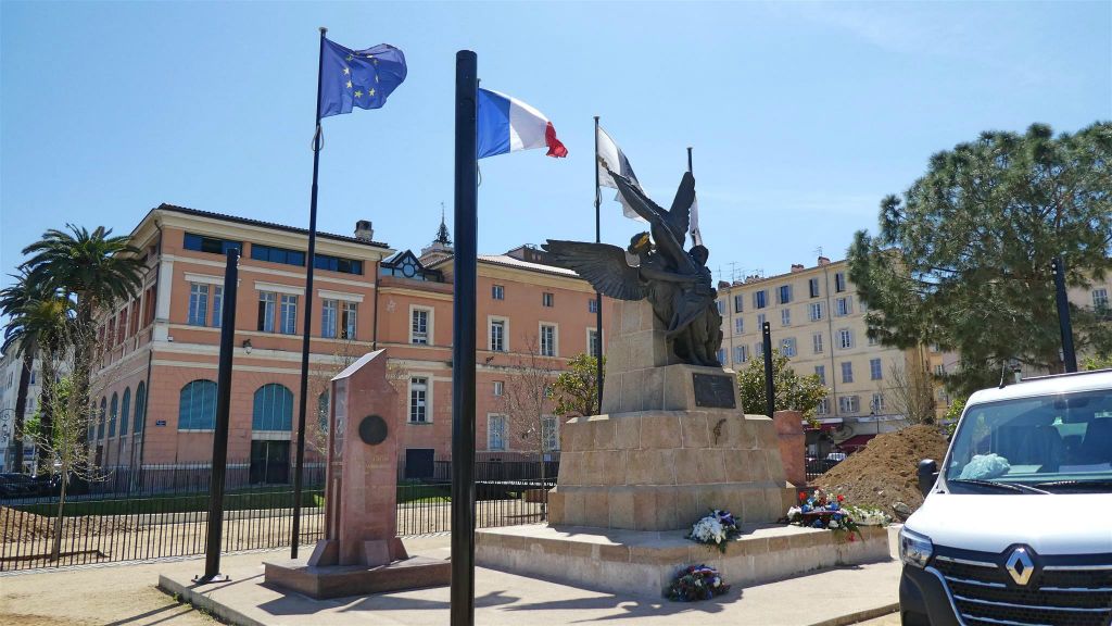 CORSICA - AJACCIO - een oorlogsmonument
