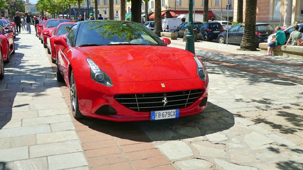 CORSICA - AJACCIO - een aantal Ferrari's