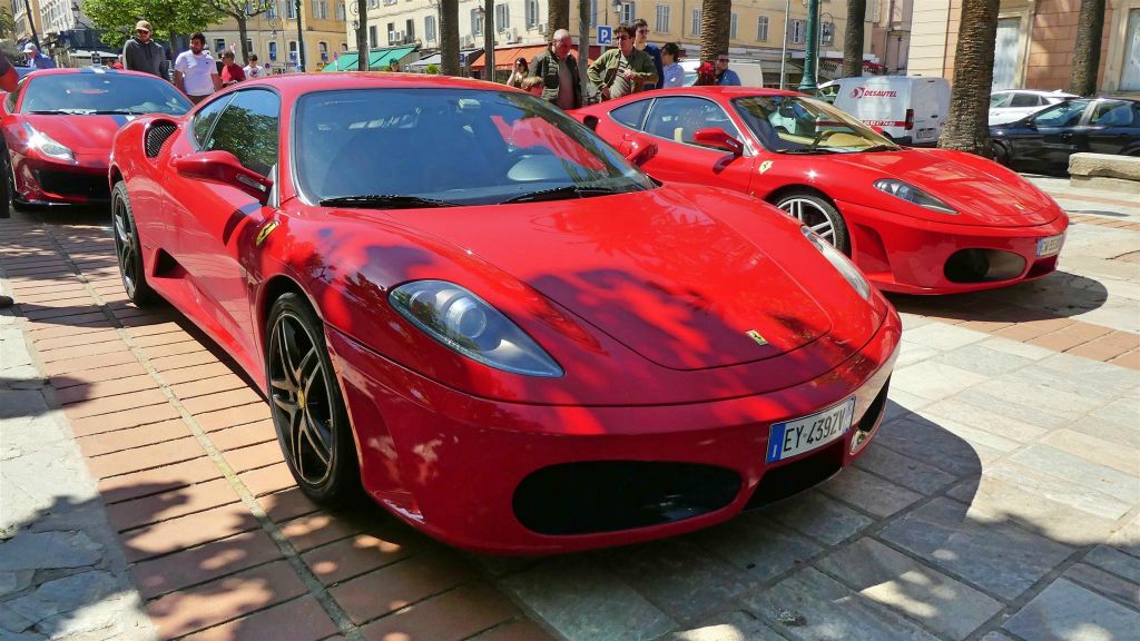 CORSICA - AJACCIO - een Ferrari F430