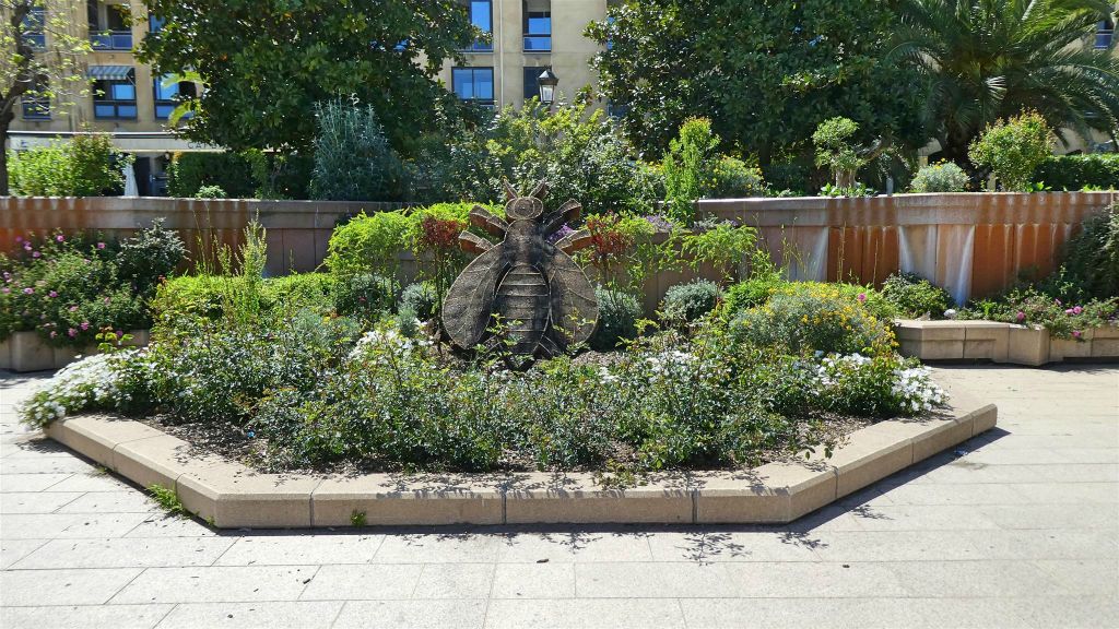 CORSICA - AJACCIO - een kunstwerk aan het plein Place de Gaulle