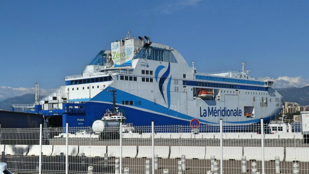 CORSICA - AJACCIO - een veerboot van de Franse rederij La Méridionale