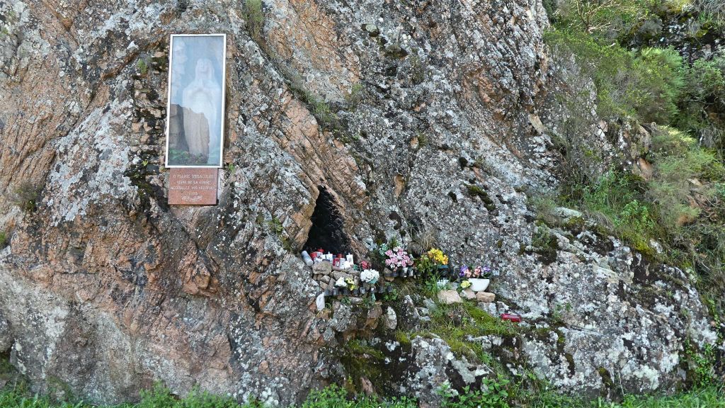 CORSICA - PIANA - een monument