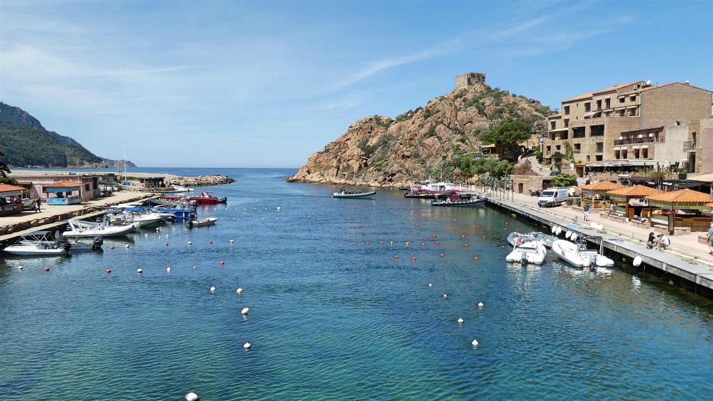 CORSICA - PORTO - het uitzicht vanaf de voetgangersbrug