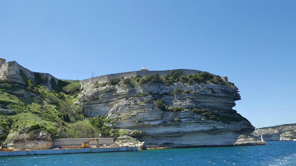 CORSICA - BONIFACIO - de krijtrotsen met gebouwen erop