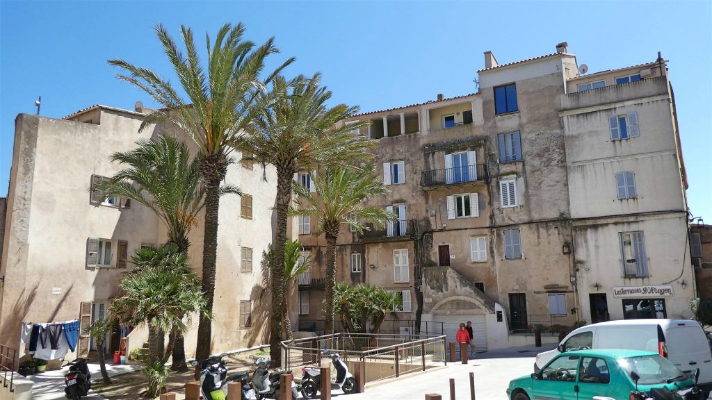 CORSICA - BONIFACIO - het plein place Carrega