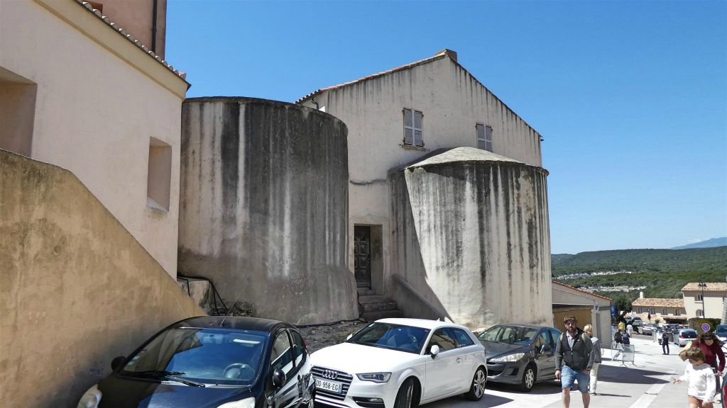 CORSICA - BONIFACIO - een gebouw