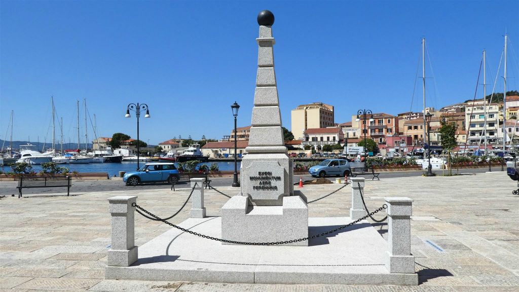SARDINIË - LA MADDALENA - het Domenico Millelire monument