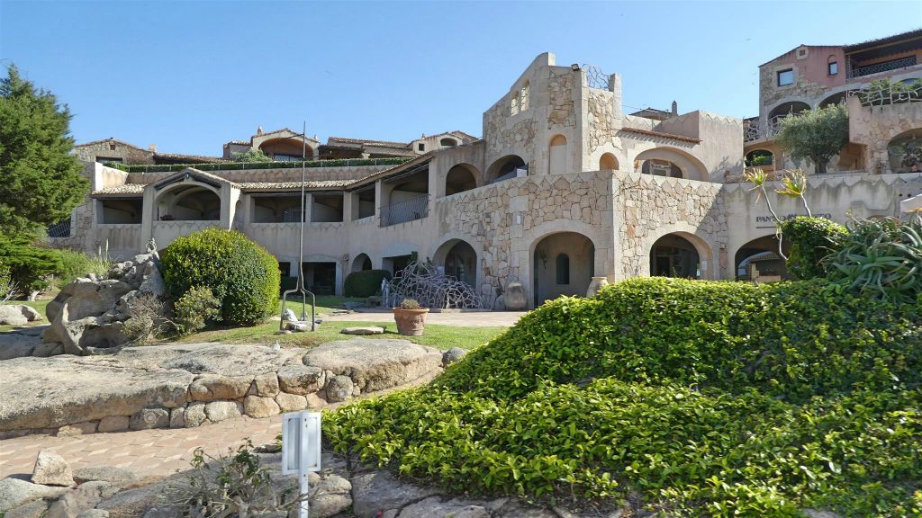 SARDINIË - ARZACHENA - een gebouw