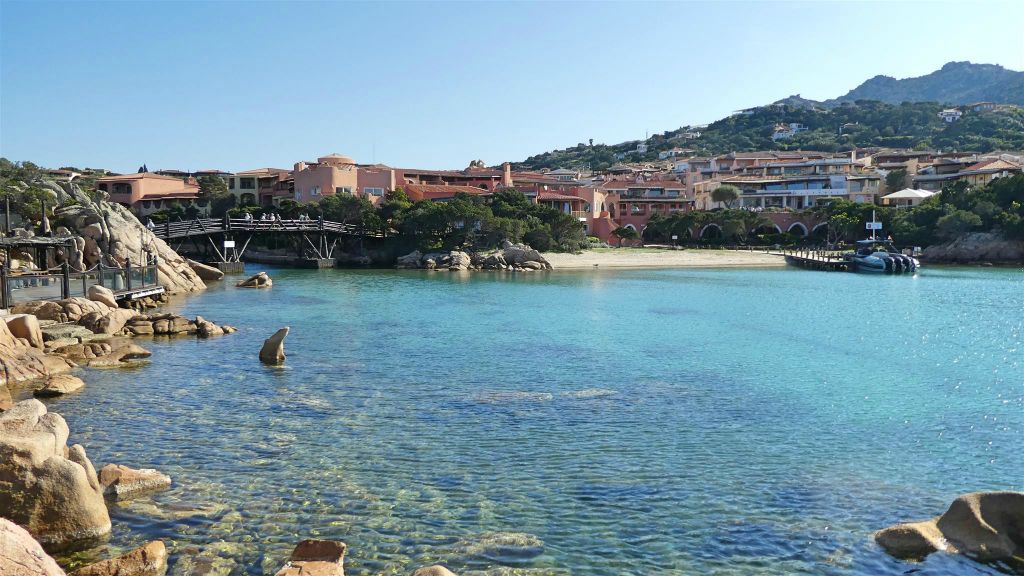 SARDINIË - ARZACHENA - een baai