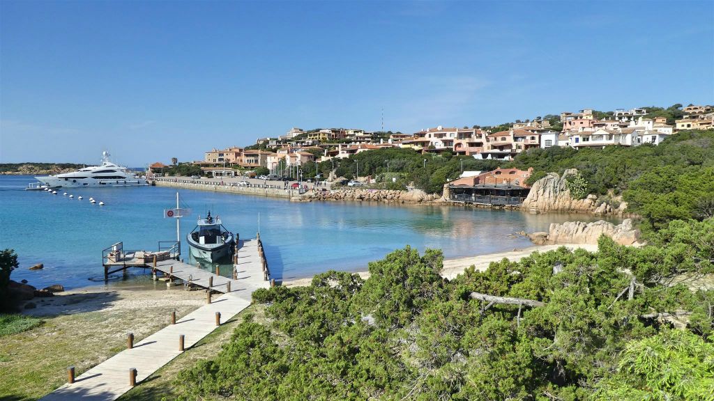 SARDINIË - ARZACHENA - een baai