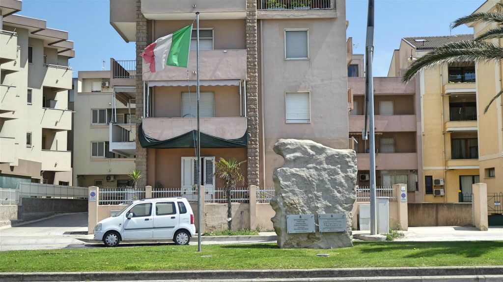 SARDINIË - ALGHERO - een monument