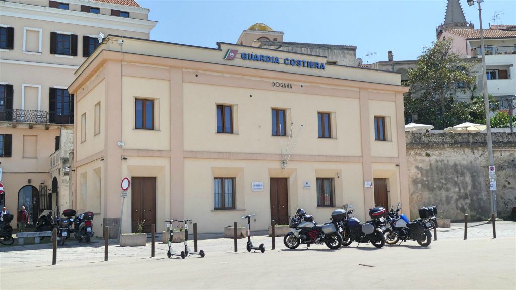 SARDINIË - ALGHERO - het gebouw van kustwacht