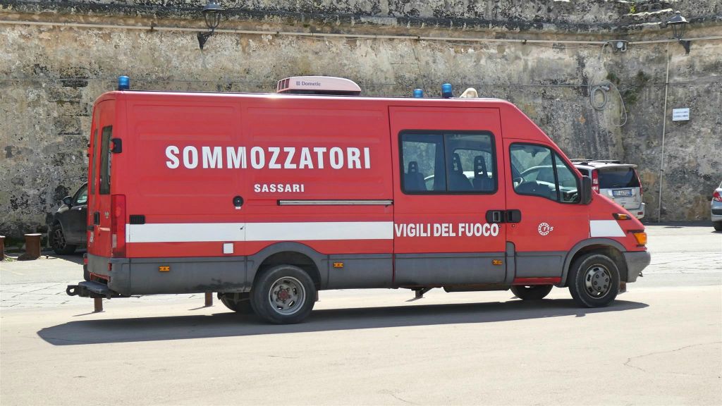 SARDINIË - ALGHERO - een bus van de nationale brandweer