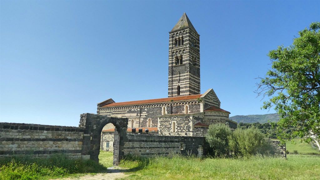 SARDINIË - CARGEGHE - de basiliek van de heilige drievuldigheid van Saccargia