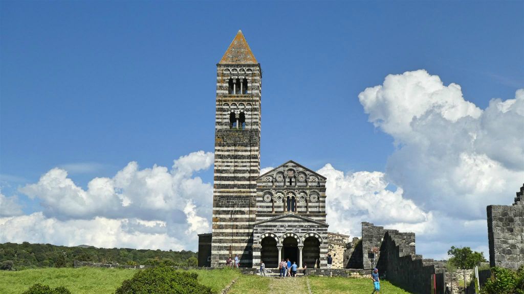 SARDINIË - CARGEGHE - de basiliek van de heilige drievuldigheid van Saccargia
