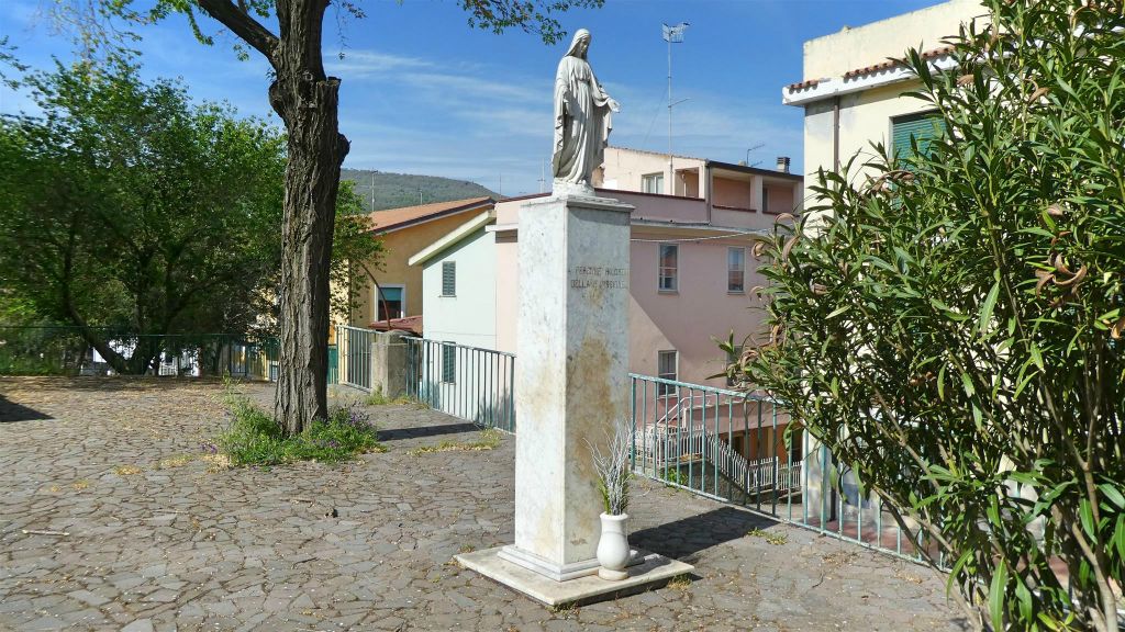 SARDINIË - MAMOIADA - een maria beeld