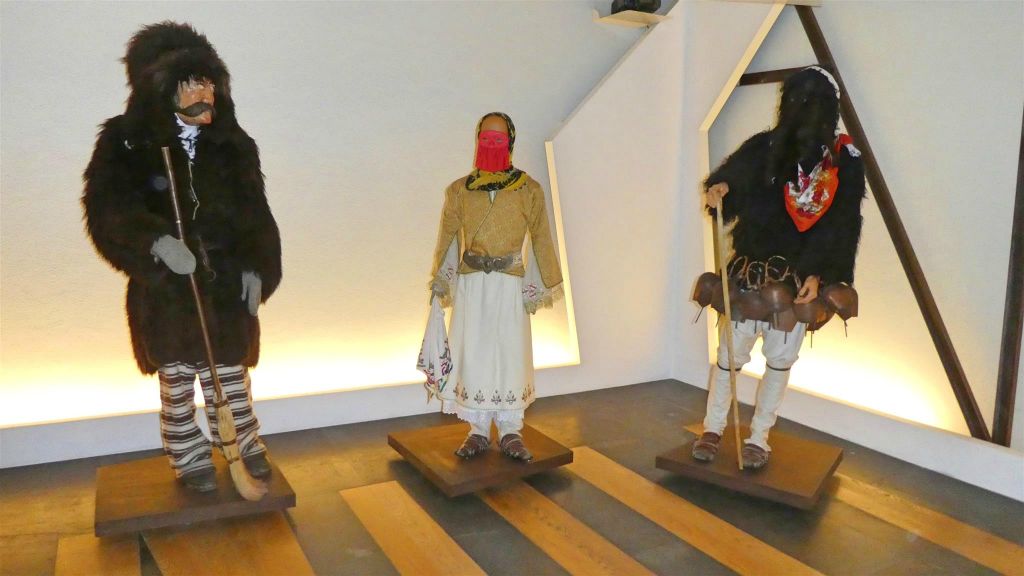 SARDINIË - MAMOIADA - binnen in het mediterrane masker museum