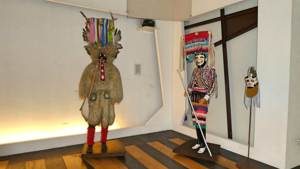 SARDINIË - MAMOIADA - binnen in het mediterrane masker museum
