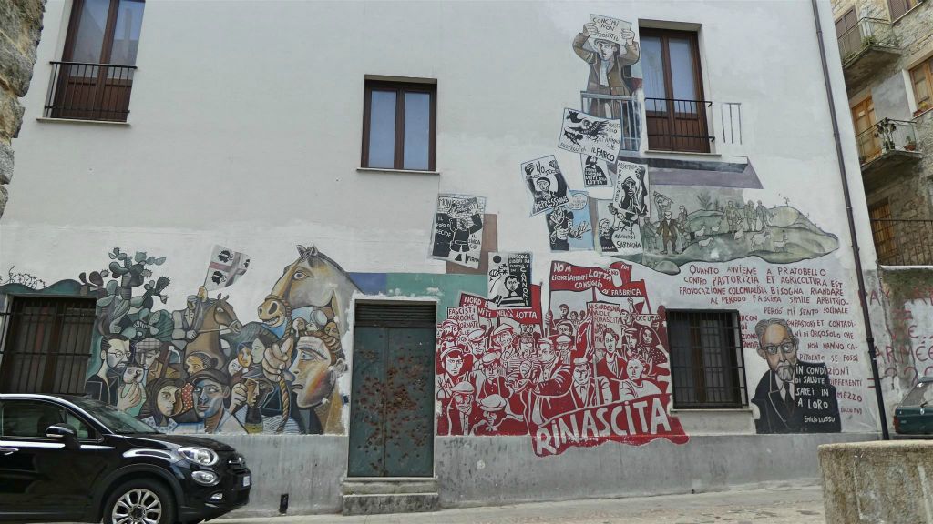SARDINIË - ORGOSOLO - een aantal muurschilderingen
