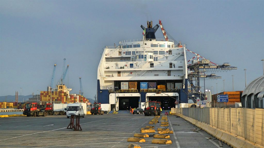 LIVORNO - de veerboot Cruise Europa van de rederij Grimaldi Lines waarmee we aangekomen zijn in Livorno