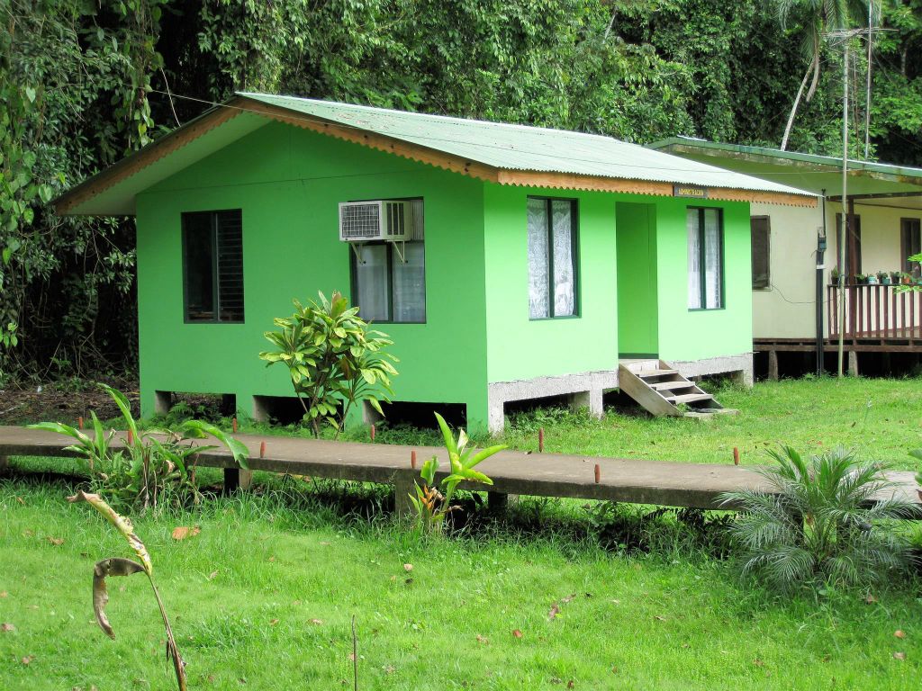CAÑO BLANCO -> TORTUGUERO NATIONAL PARK - een huis in het dorp Tortuguero
