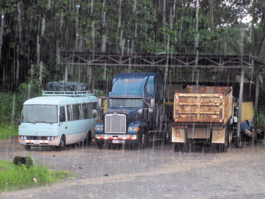 CAÑO BLANCO -> SARAPIQUI - een flinke regenbui