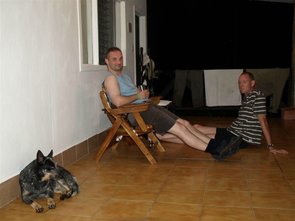RINCÓN DE LA VIEJA - Carlos en Marc op de veranda