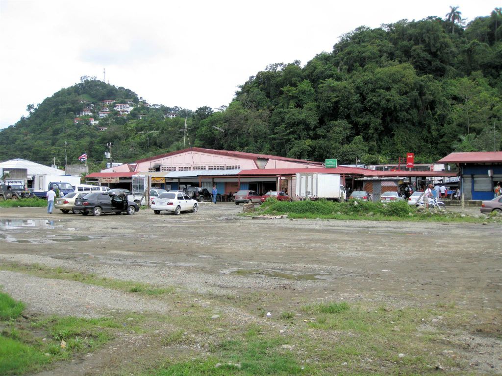 QUEPOS - de achterkant van het busstation