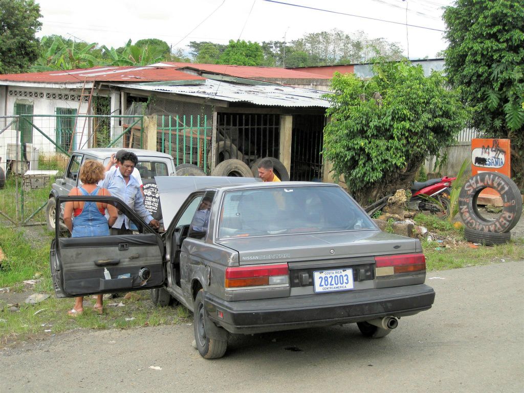 QUEPOS -> SAN JOSÉ - een lokale garage