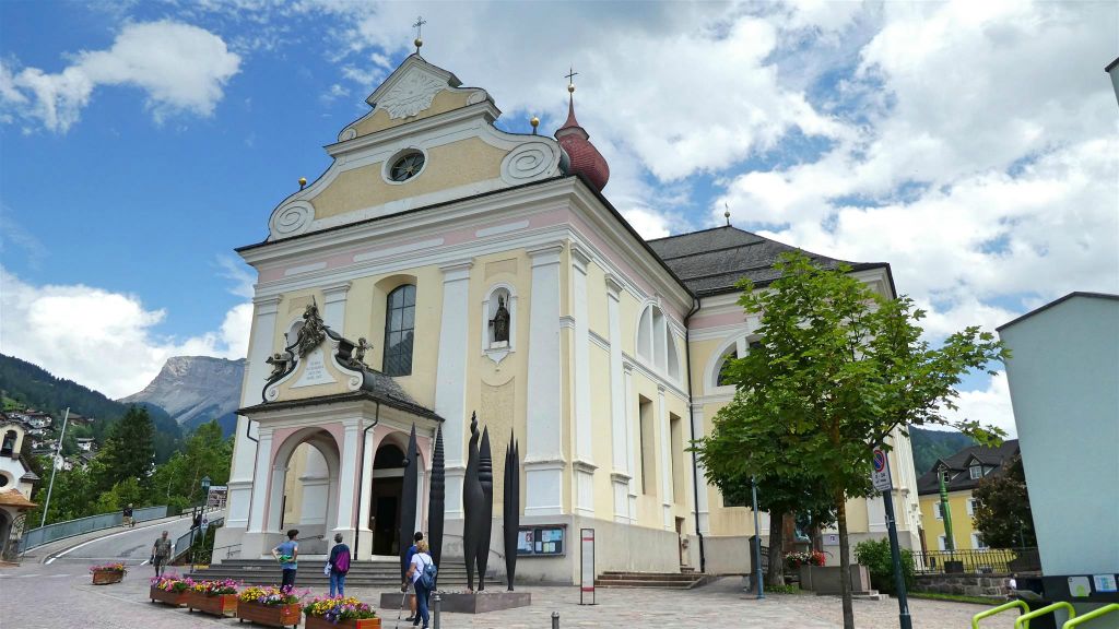 ORTISEI - de parochiekerk