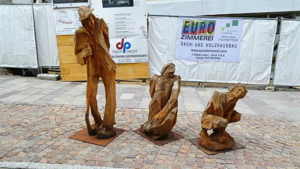 ORTISEI - enkele houten beelden