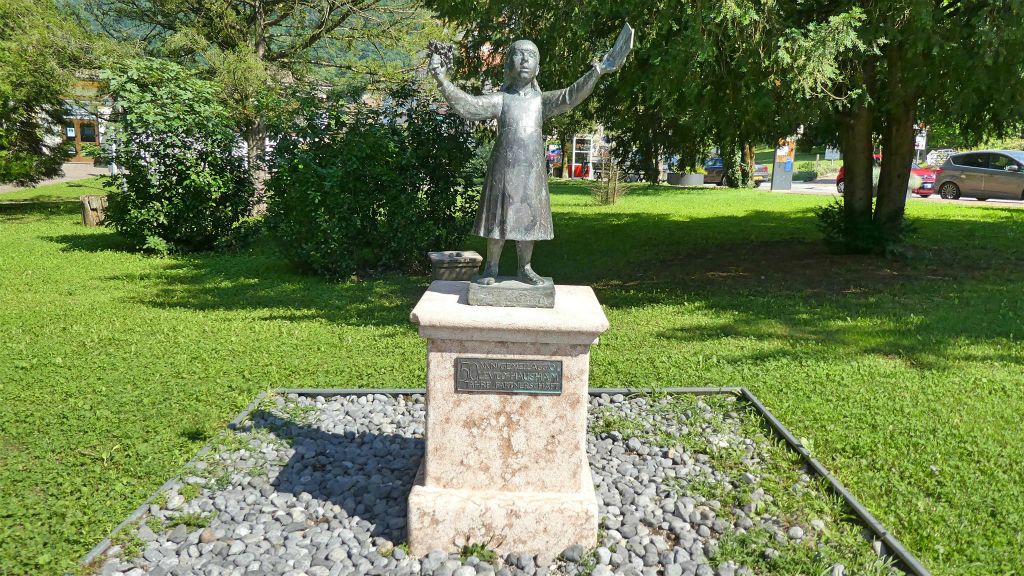 LEVICO TERME - een standbeeld