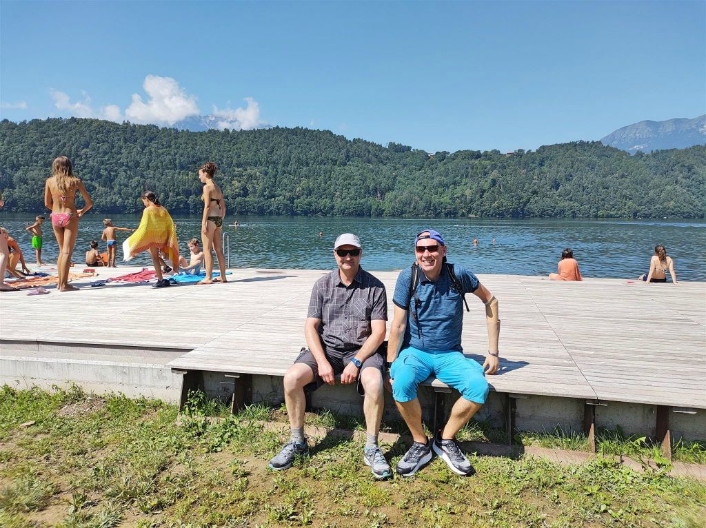 LEVICO TERME - Carlos en Kees bij het meer van Levico