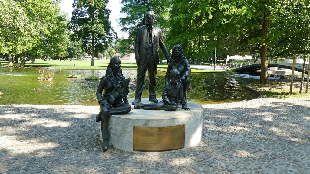 TRENTO - het familiemonument in het openbare park
