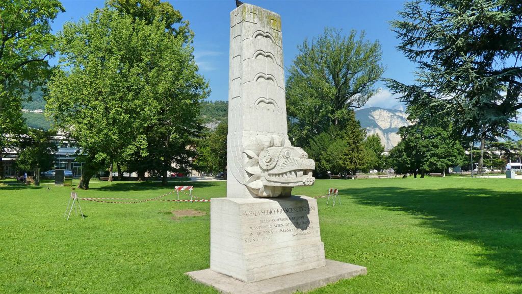 TRENTO - het Franceso Chini monument in het openbare park