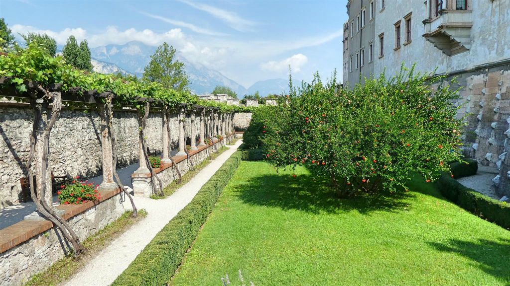 TRENTO - de tuin bij het kasteel van Buonconsiglio