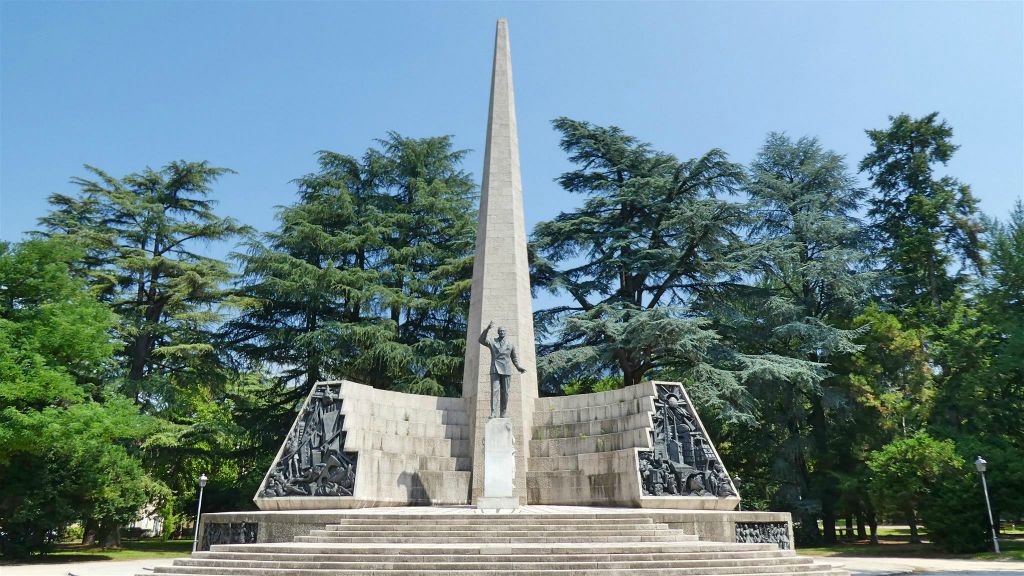 TRENTO - het Gasperi monument in het park Piazza Venezia