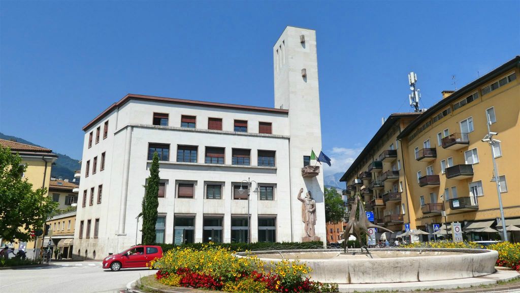TRENTO - een overheidsgebouw