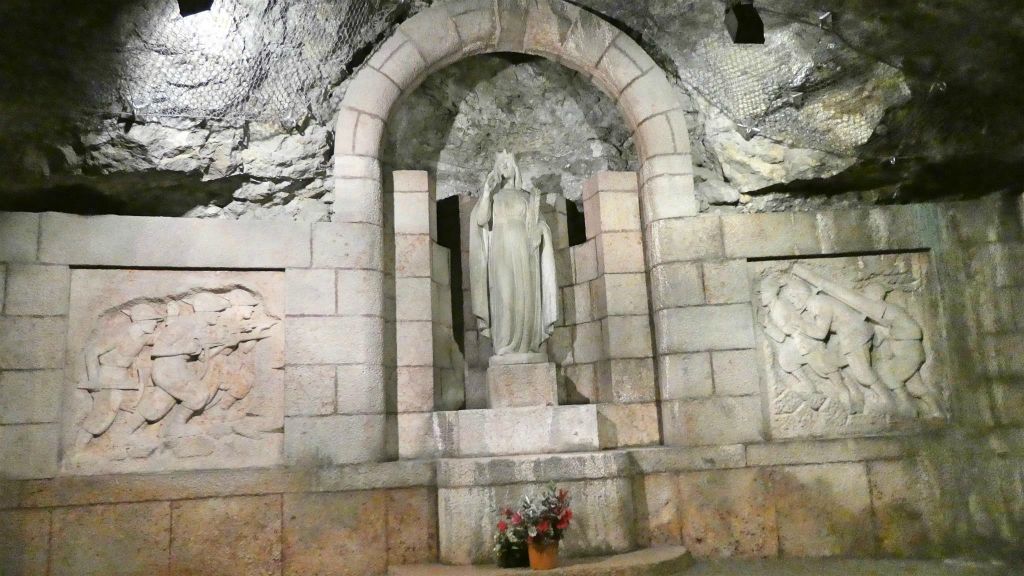 TRENTO - enkele beelden in de tunnel bij de heuvel Doss Trento