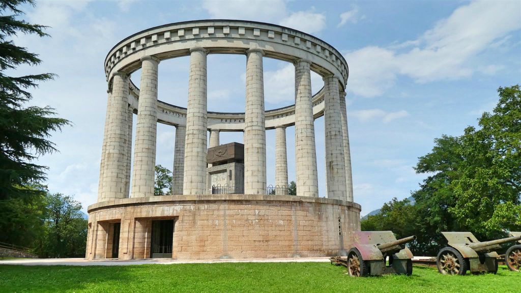 TRENTO - het mausoleum van Cesare Battisti