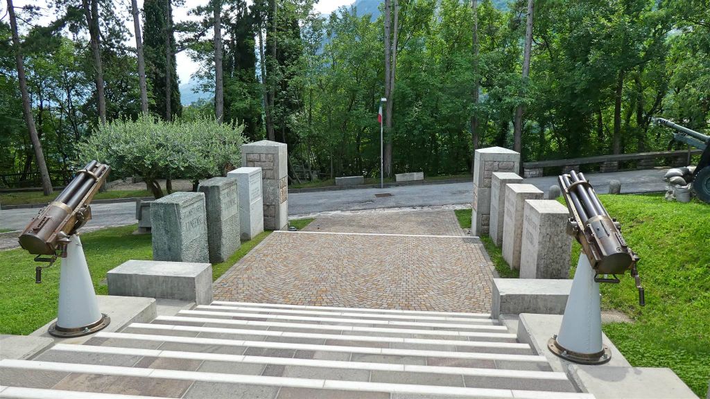 TRENTO - de trap naar het museum van de Alpini