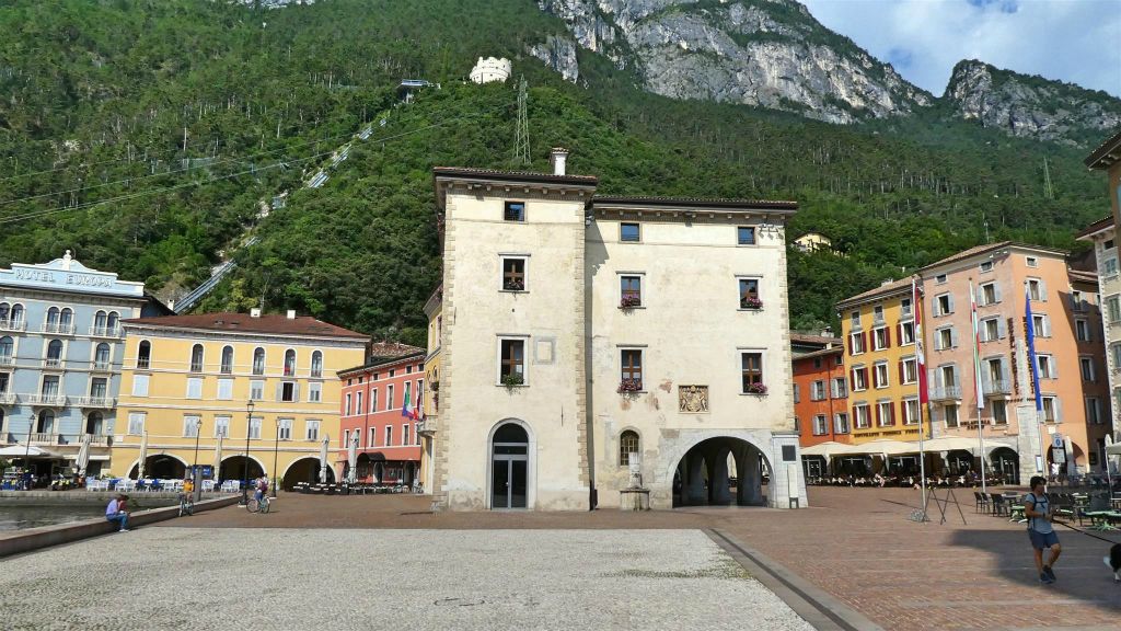RIVA DEL GARDA - het plein Piazza III Novembre