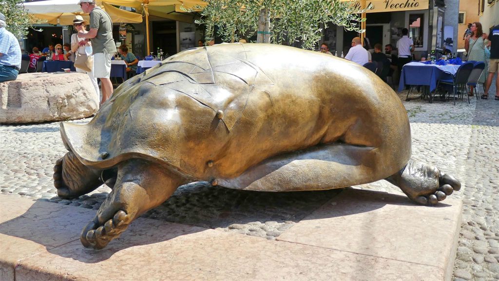 MALCESINE - een schildpad kunstwerk