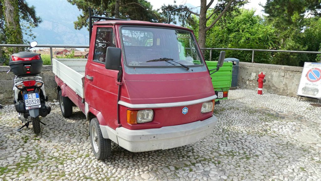 MALCESINE - een Piaggio Porter