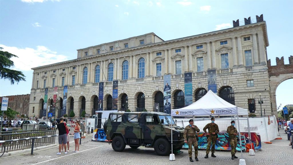 VERONA - het paleis van de Gran Guardia