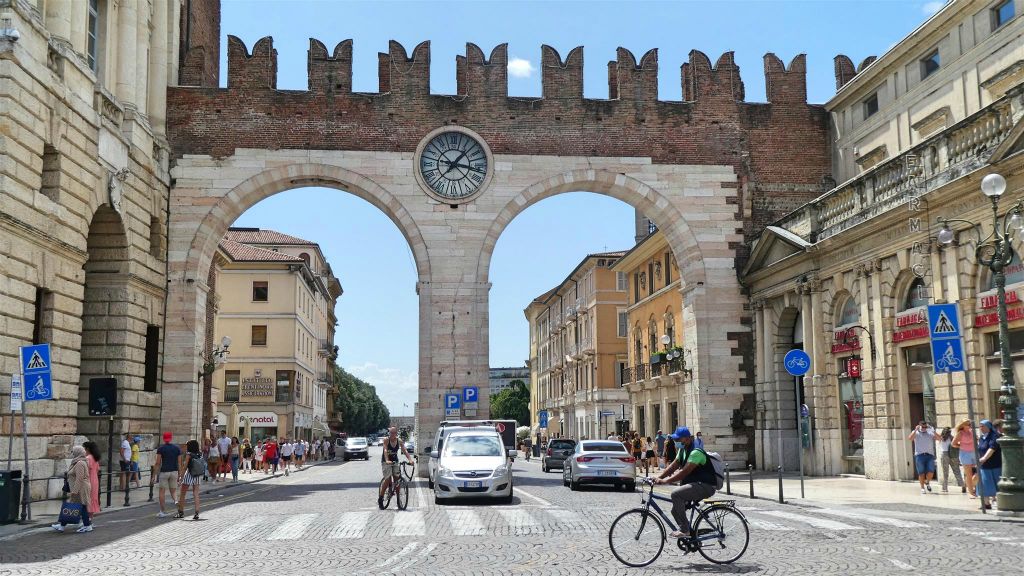VERONA - de stadspoort Portoni della Bra
